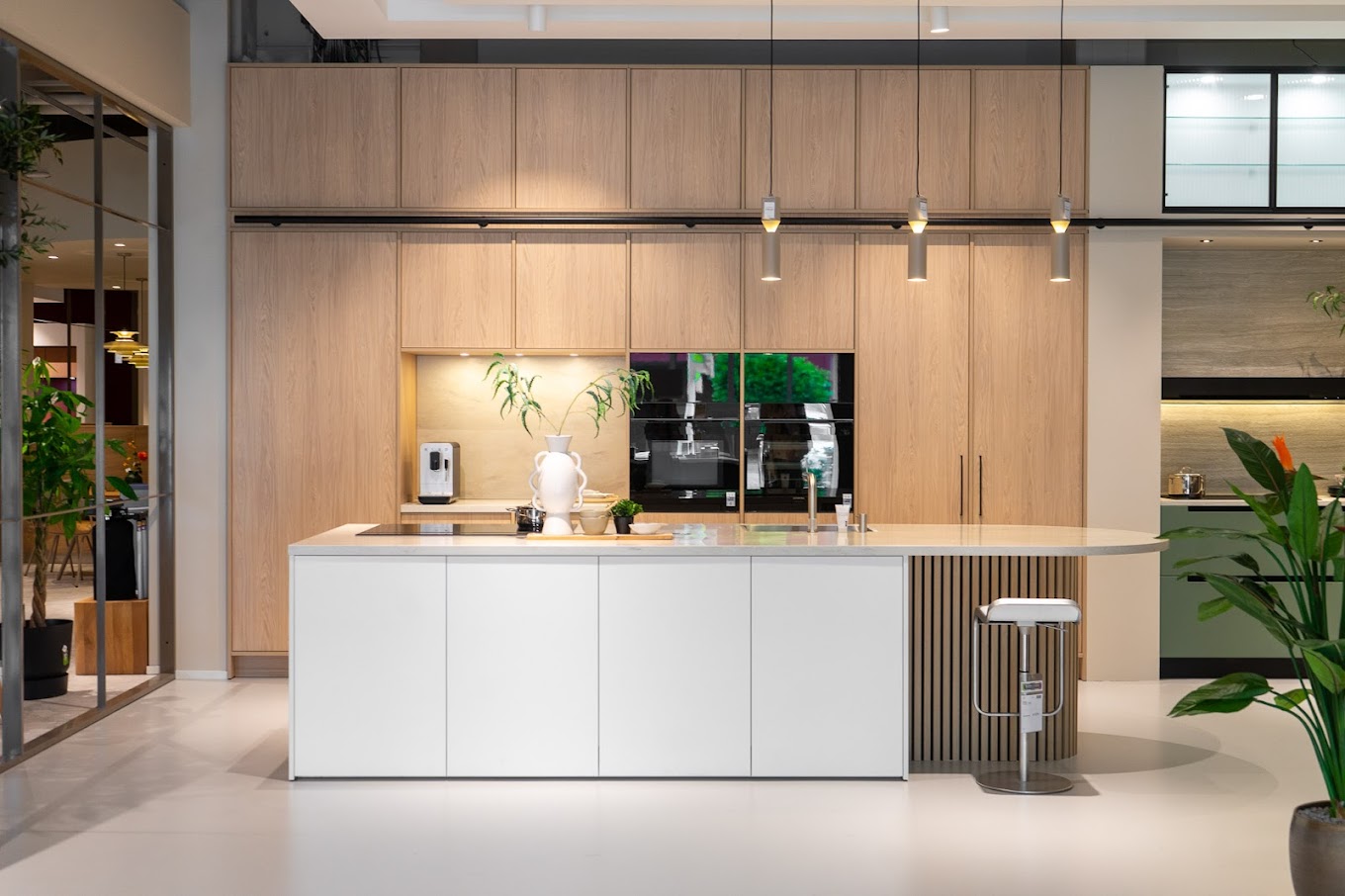 Voor de troepen uit!